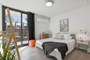Charming Studio, Best View in Midtown!